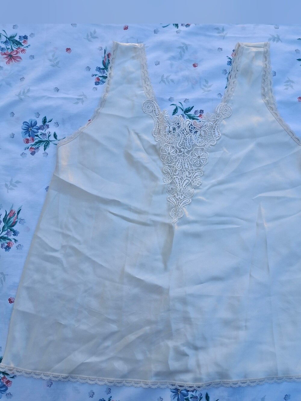 True 90s Vintage Silky Cream Satin & Lace Camisole
